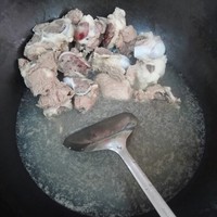 筒骨淮山汤的做法步骤1