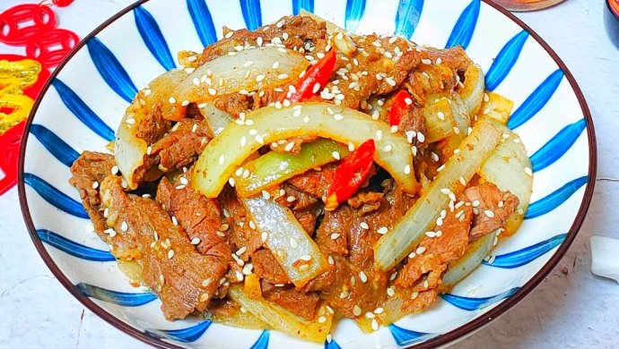 做香辣孜然牛肉需要什么材料 牛肉300克,洋葱半个,孜然粉1勺,料酒1勺