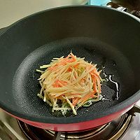 做正宗八分钟早餐?土豆丝鸡蛋饼的图片步骤5