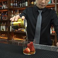 做正宗草莓螺丝起子,明明相爱却不能在一起的图片步骤2